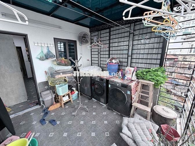 Phố Vip Nguyên Hồng, 6 tầng thang máy, Ngõ rộng ba gác tránh, Nhà đẹp
