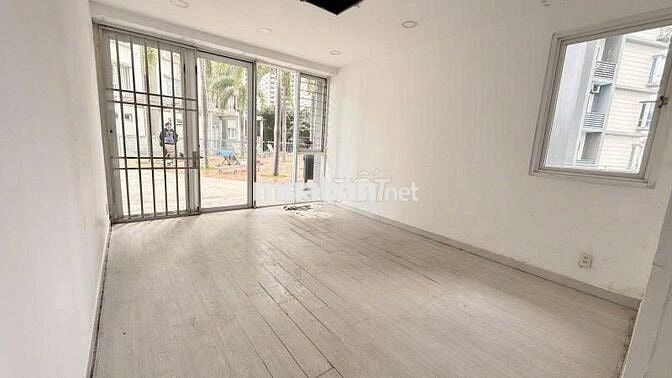 Vừa Ở Vừa Kinh Doanh, Bán căn Shophouse Hồ bơi, 70.6m2, CC Phú Mỹ, Q7