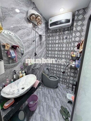 Phố Vip Nguyên Hồng, 6 tầng thang máy, Ngõ rộng ba gác tránh, Nhà đẹp