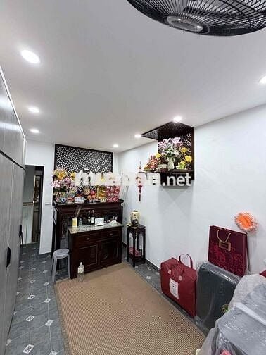 Phố Vip Nguyên Hồng, 6 tầng thang máy, Ngõ rộng ba gác tránh, Nhà đẹp