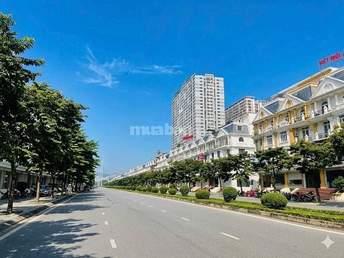 BÁN BIỆT THỰ GÓC 3 MẶT ĐƯỜNG KĐT THÀNH PHỐ GIAO LƯU, SỔ ĐỎ, VỊ TRÍ ĐẸP
