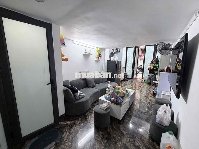 Phố Vip Nguyên Hồng, 6 tầng thang máy, Ngõ rộng ba gác tránh, Nhà đẹp
