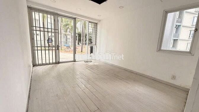 Vừa Ở Vừa Kinh Doanh, Bán căn Shophouse Hồ bơi, 70.6m2, CC Phú Mỹ, Q7