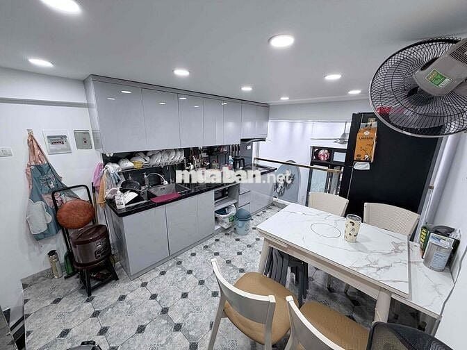Phố Vip Nguyên Hồng, 6 tầng thang máy, Ngõ rộng ba gác tránh, Nhà đẹp