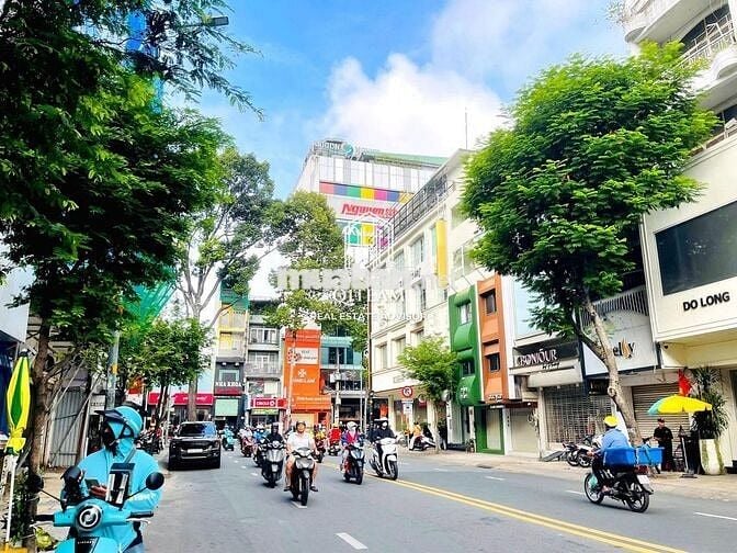 **Nhà Mặt Tiền Võ Văn Tần, Quận 3 – Vị Trí Đắc Địa, Giá Tốt**