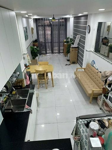 Cho thuê nhà hẻm 60 Lê Thị Riêng, Quận 1: 3.2m x 11m, 3 lầu, 5PN, 3WC