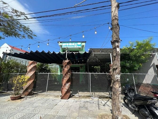 Thuộc phố cổ Hội An, đi lại thuận tiện ở xác hướng. 