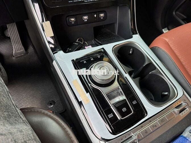 Kia Carnival Signature 2022 chạy 24.000km