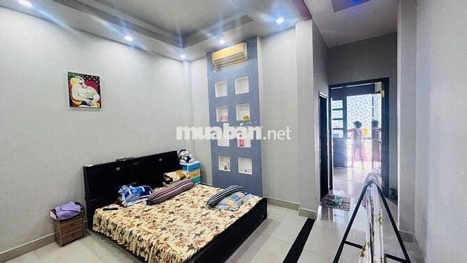 Bán nhà 1 trệt 1 lững 2 lầu ngay công viên (Bình Khánh