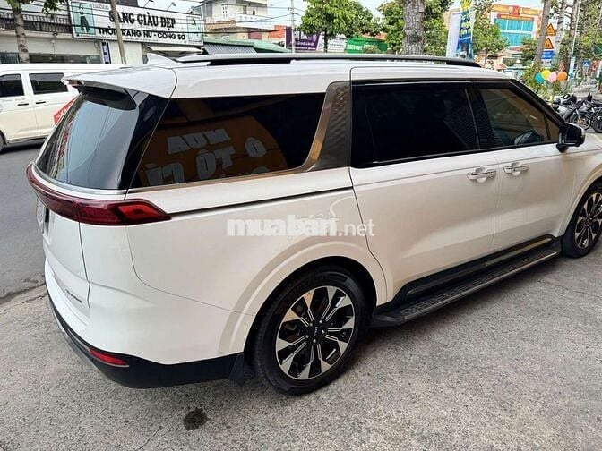 Kia Carnival Signature 2022 chạy 24.000km