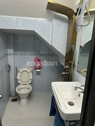 Cho thuê nhà hẻm 60 Lê Thị Riêng, Quận 1: 3.2m x 11m, 3 lầu, 5PN, 3WC