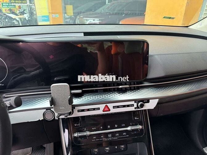 Kia Carnival Signature 2022 chạy 24.000km