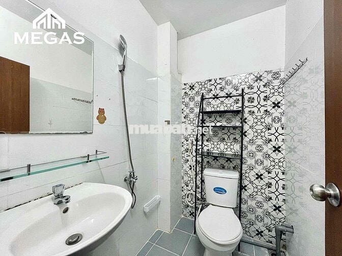 Căn hộ cao cấp 13tr (2PN/1PK/2WC) khu vựt: Sân bây - CV Hoàng Văn Thụ.