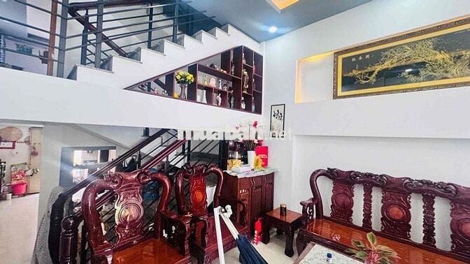 Bán nhà 1 trệt 1 lững 2 lầu ngay công viên (Bình Khánh