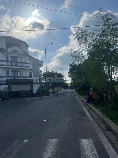 Cho thuê kho 200m2 ( 10 x 20m ) có gác 