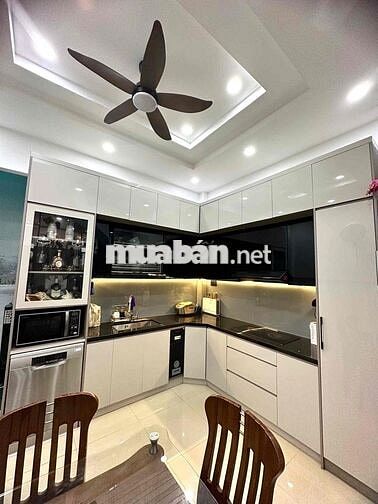 Nhà hẻm 520 Quốc Lộ 13 gần Vạn Phúc 1tr2l 4PN 3WC giá 17tr/th ful nt