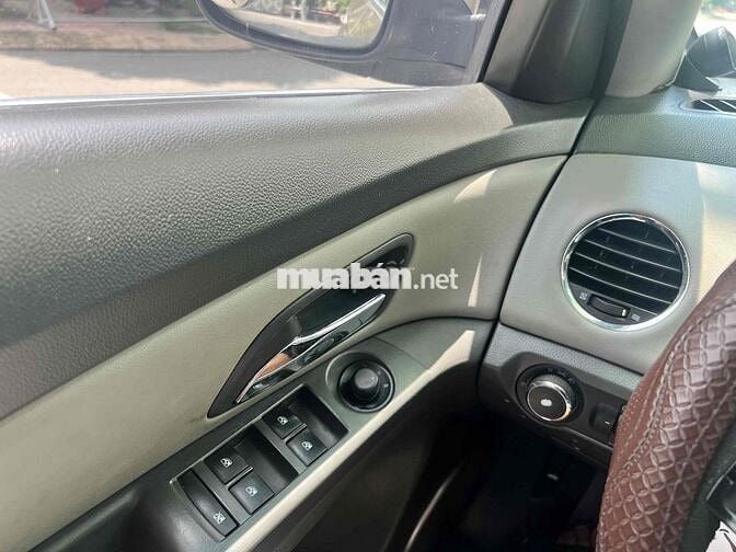 Chevrolet Cruze 2011 Tự động Vàng cát