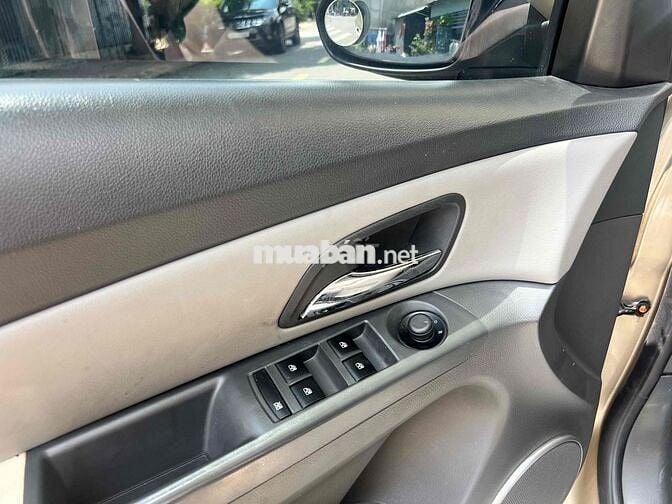 Chevrolet Cruze 2011 Tự động Vàng cát
