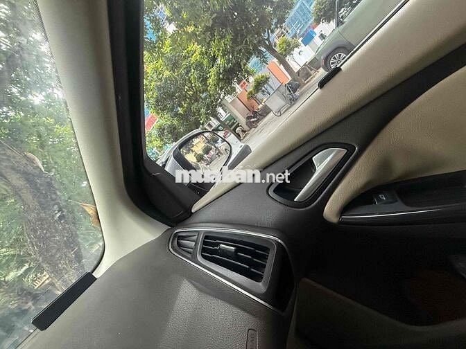 Ford Focus Titanium 2015 Bạc 5 chỗ