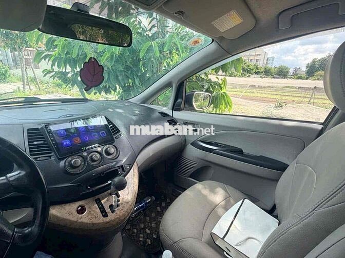Mitsubishi Grandis 7 chỗ Vàng bạc
