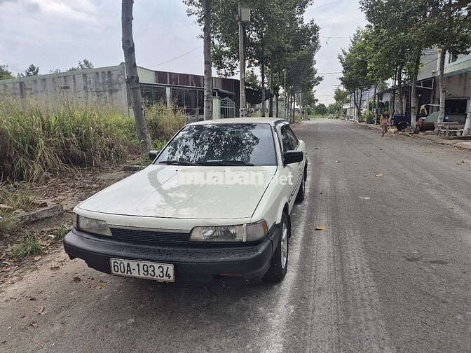 Toyota Camry 1987 Trắng