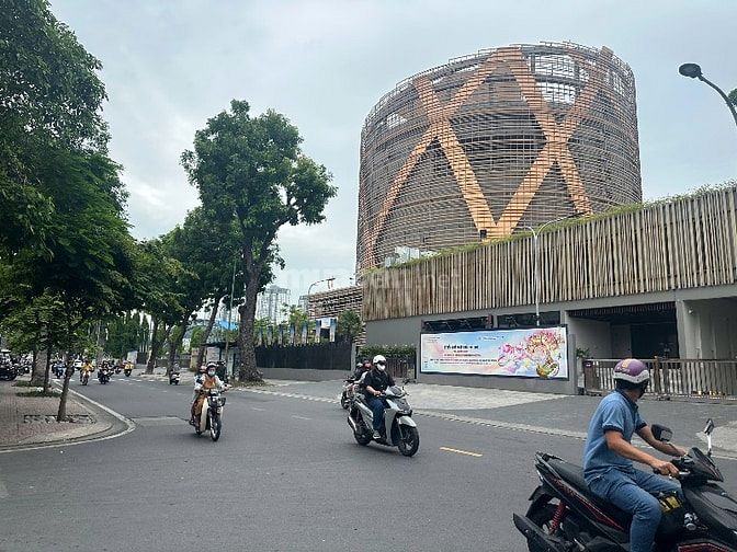 NHÀ MỚI ĐẸP FULL NỘI THẤT CAO CẤP. HẺM XE HƠI KHU LỮ GIA 