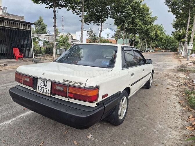 Toyota Camry 1987 Trắng