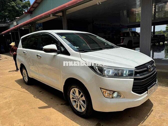Toyota Innova 7 chỗ số sàn Trắng