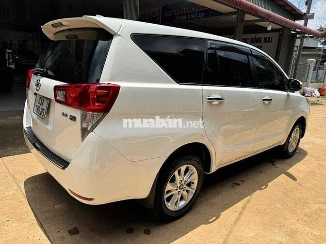 Toyota Innova 7 chỗ số sàn Trắng
