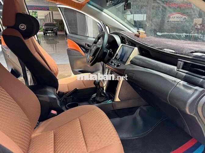 Toyota Innova 7 chỗ số sàn Trắng