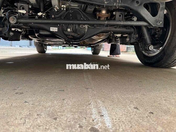 Toyota Innova 7 chỗ số sàn Trắng