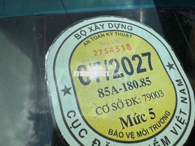 Toyota Innova 7 chỗ số sàn Trắng