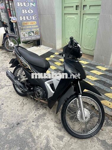 Honda Wave Đen đang chạy bình thường