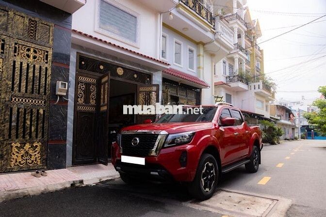 Nissan Navara Đỏ 5 chỗ