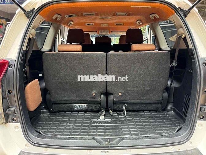 Toyota Innova 7 chỗ số sàn Trắng