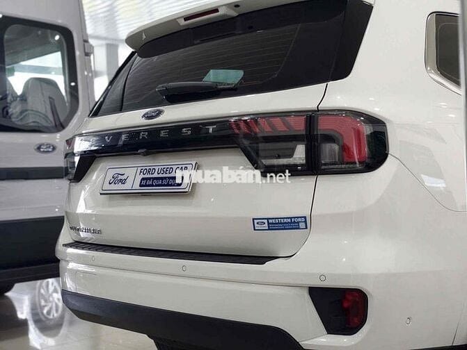 Ford Everest Titanium 4x4 2024 Trắng