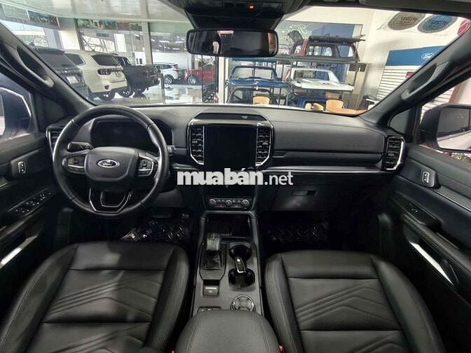 Ford Everest Titanium 4x4 2024 Trắng