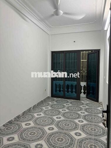 Căn cho hộ gia đình thuê nhà mới 4 tầng
