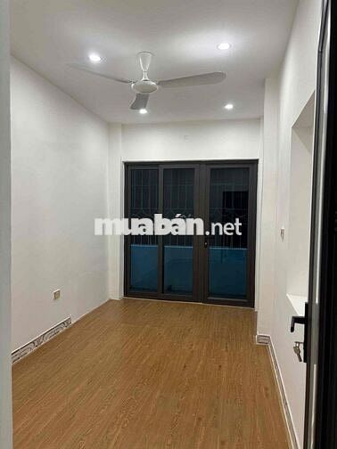 Căn cho hộ gia đình thuê nhà mới 4 tầng