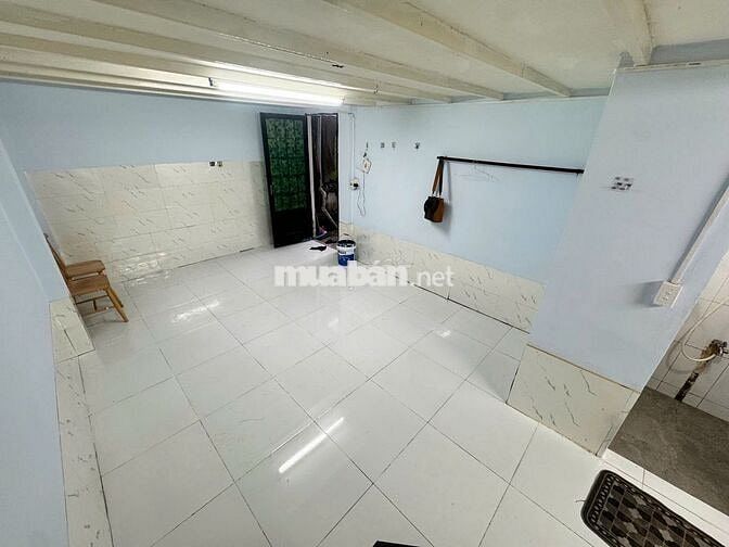 PHÒNG 1 TRỆT 1 LẦU 2WC DẠNG NHÀ NGUYÊN CĂN FULL NTHAT GẦN GIGA BTHANH