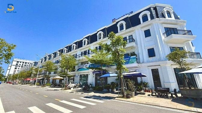 Shophouse mặt tiền Trường và Chợ chỉ vs 2ty4 (30%) dòng tiền cho thuê 