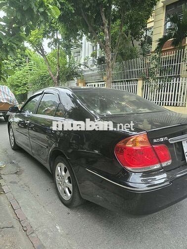 Nhà cần bán Camry 3.0V6 đời chót.