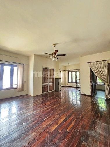 Cho thuê biệt thự số 5 Trần Văn Sắc . Thảo Điền . Quận 2