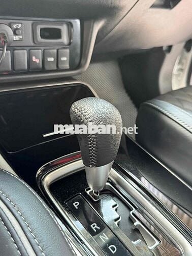 Mitsubishi Outlander 2.0 Premium 2022 Trắng