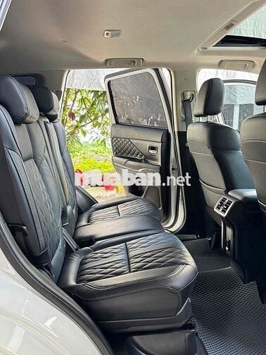 Mitsubishi Outlander 2.0 Premium 2022 Trắng