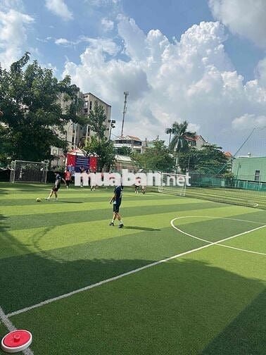 nam phuc vu sân bong đá bao ăn ở gọi điên tư vấn