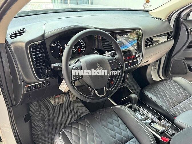 Mitsubishi Outlander 2.0 Premium 2022 Trắng
