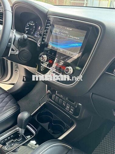 Mitsubishi Outlander 2.0 Premium 2022 Trắng