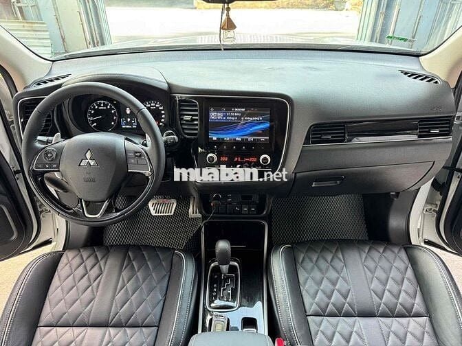 Mitsubishi Outlander 2.0 Premium 2022 Trắng
