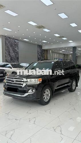 Toyota Land Cruiser 5.7 bản full 2016 Đen Mỹ